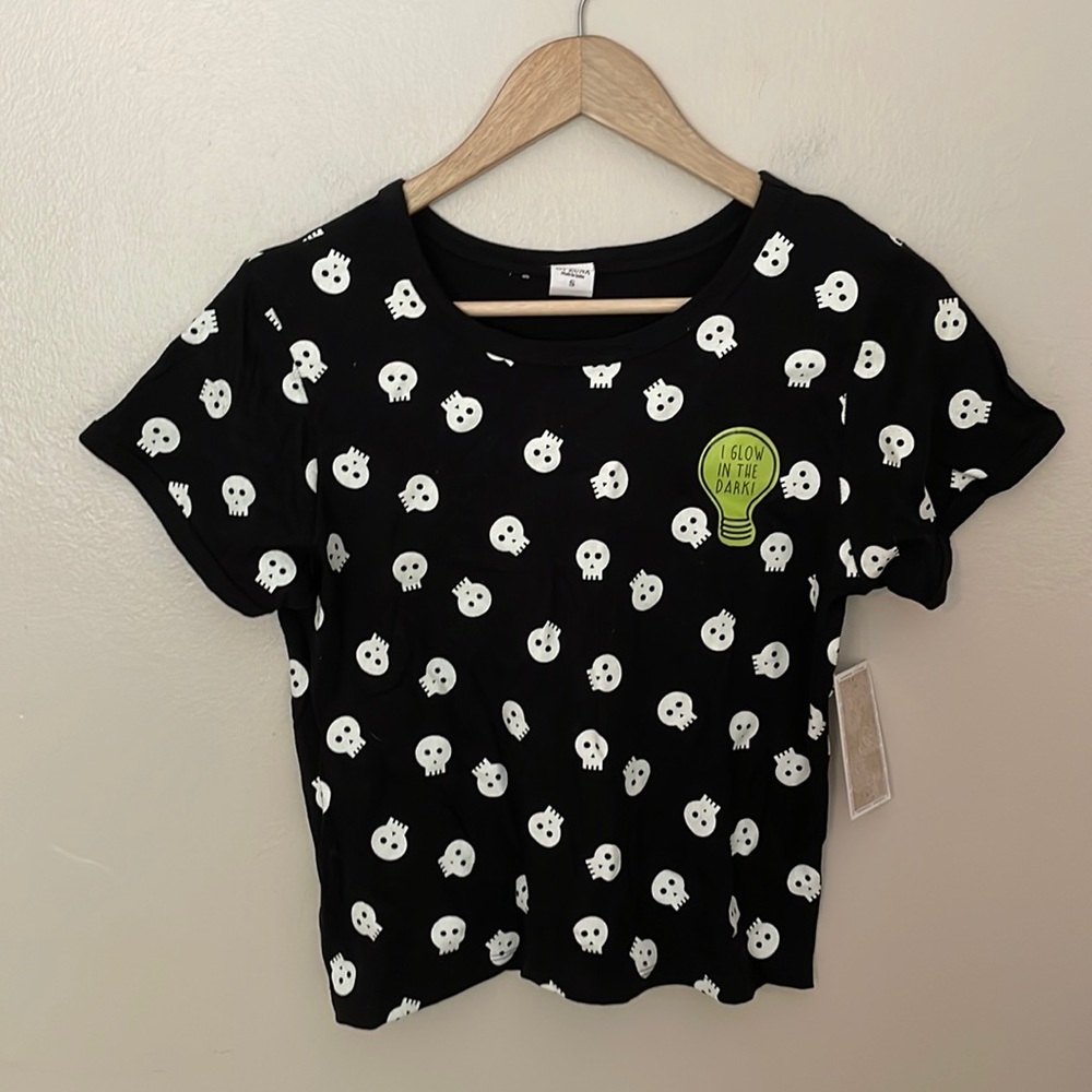 NWT La Luna Glow in the dark Skull Tee. Small